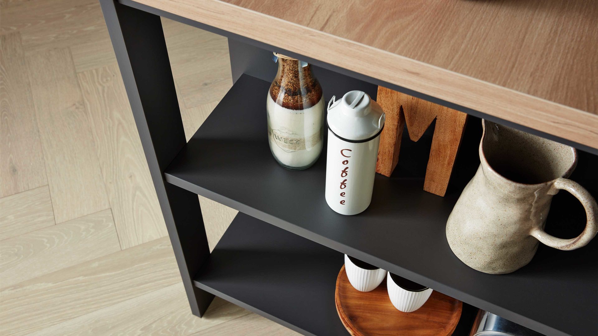 Einbauküche Interliving aus Holz in Dunkelgrau Interliving Küche Serie 3044 mit Miele Einbaugeräten Graphit & Kernbuche – zweizeilig