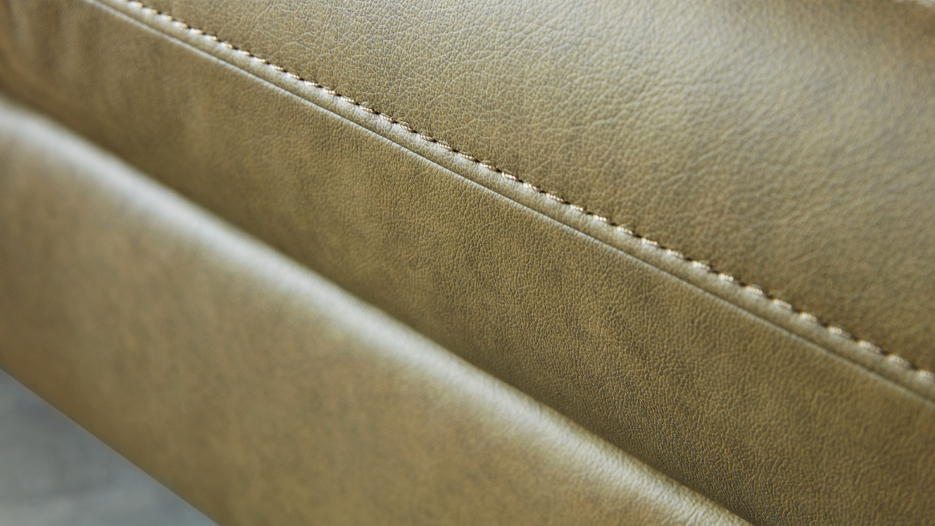 Zweisitzer Interliving aus Leder in Grün Interliving Sofa Serie 4400 - Zweisitzer 230-148 olivgrünes Leder EVI 33 - Breite ca. 198 cm