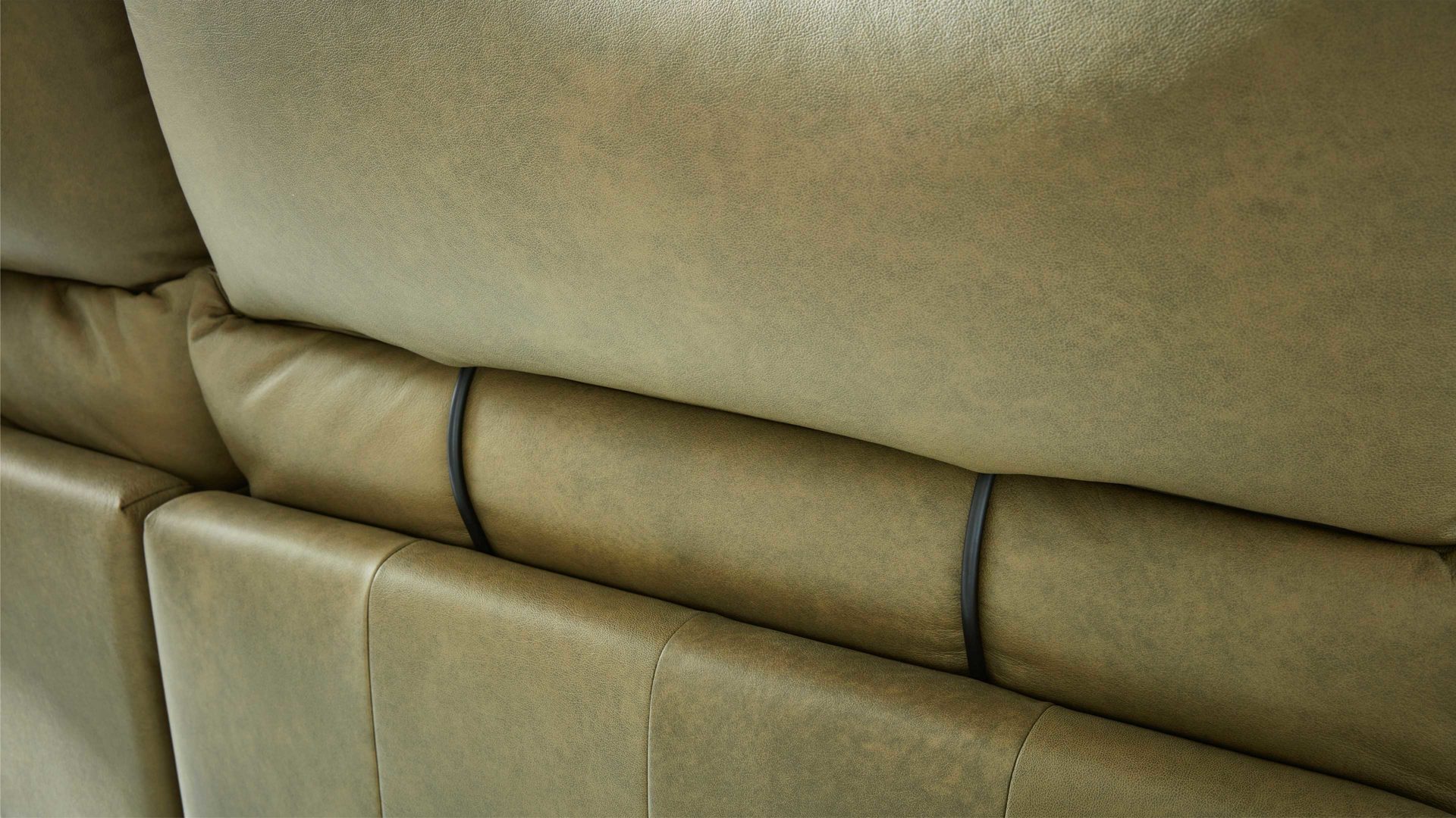 Kopfstütze Interliving aus Leder in Grün Interliving Sofa Serie 4400 - Kopfstütze 87-82 olivgrünes Leder EVI 33 - Breite ca. 82 cm
