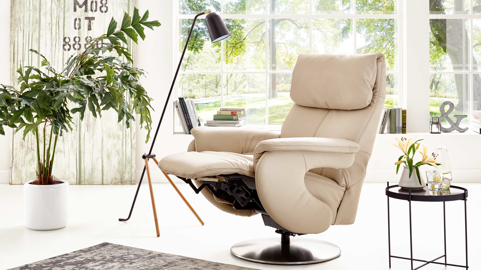Relaxsessel comfortmaster besser sitzen, liegen, leben aus Leder in Beige Comfortmaster 7304 - Easy-Swing-Sessel 31N marmorfarbenes LongLife-Leder LG 18 & edelstahlfarbener Tellerfuß