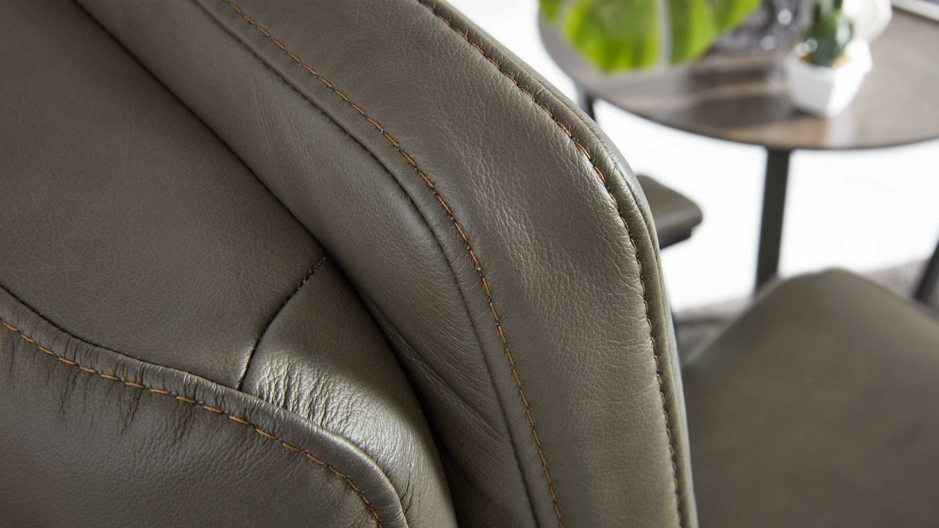 Relaxsessel Interliving aus Leder in Grau Interliving Sessel Serie 4541 – Relaxsessel F motorisch - steingraues LongLife-Leder Vivre & Sternfuß V4S