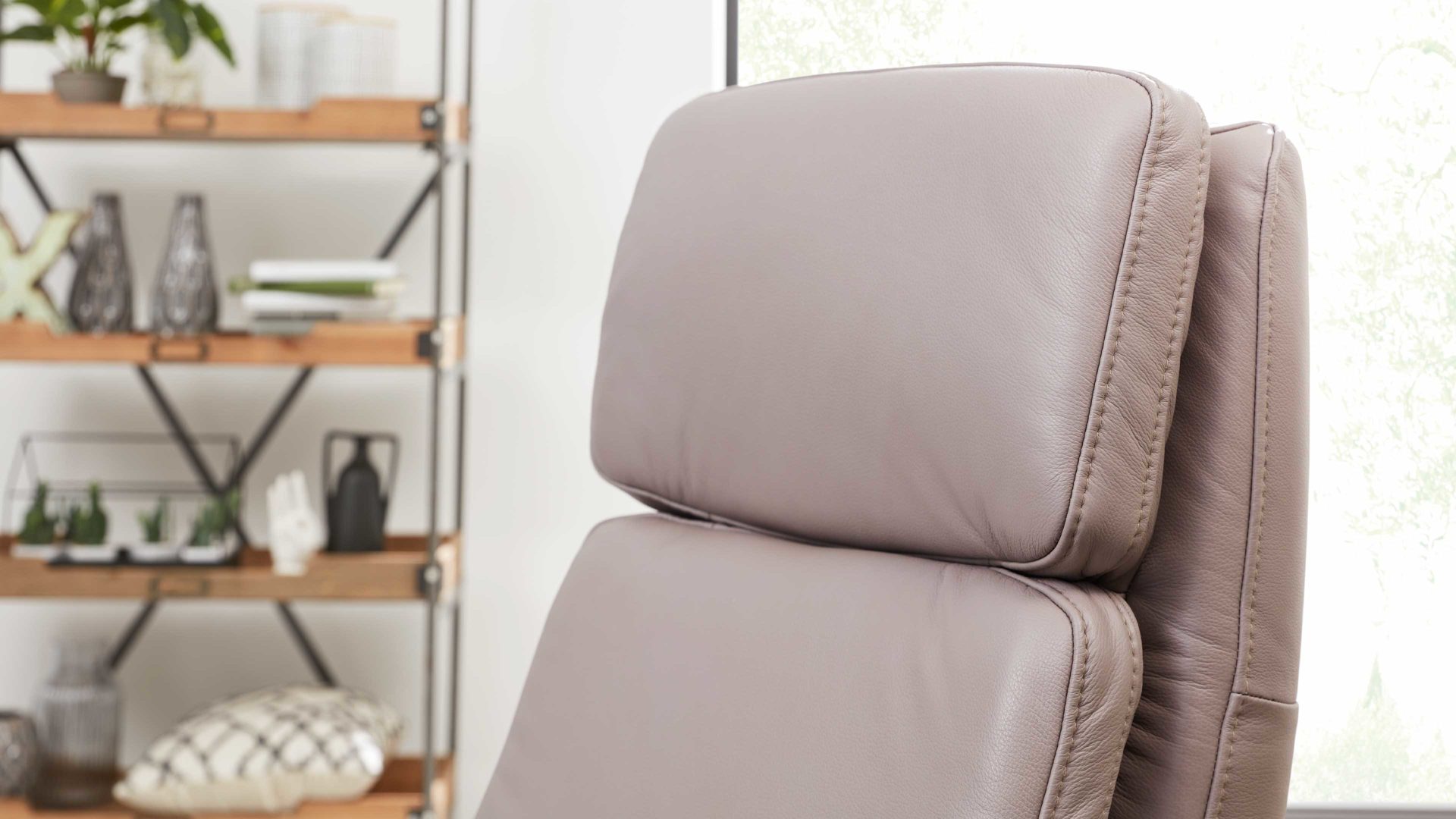 Relaxsessel Interliving aus Leder in Hellgrau Interliving Sessel Serie 4541 – Relaxsessel F motorisch - granitfarbenes LongLife-Leder Credo & Sternfuß V4S