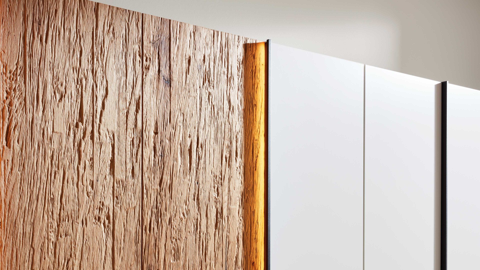 LED-Beleuchtung Interliving aus Kunststoff in Weiß Interliving Schlafzimmer Serie 1025 – Griff-Beleuchtung 530227 11,7 Watt