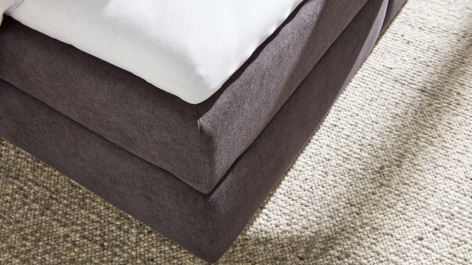 Boxspringbett Interliving aus Stoff in Dunkelgrau Interliving Bettsystem Serie 1414 - Boxspringbett Variante 1 dunkelgrauer Stoffbezug ENF 09 - Liegefläche ca. 180 x 200 cm