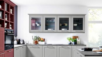 Einbauküche Nolte® küchen aus Holz in Grau nolte® Einbauküche Frame mit SIEMENS-Einbaugeräten Platingrau & Hennarot - zweizeilig