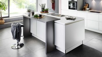 Einbauküche Nolte® küchen aus Holz in Weiß nolte® Einbauküche Soft mit AEG-Einbaugeräten Weiß & Quarzgrau – zweizeilig