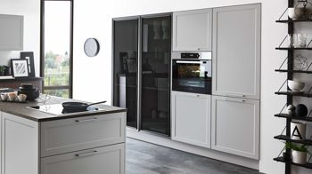 Einbauküche Nolte® küchen aus Holz in Hellgrau nolte® Einbauküche Focus mit Miele-Einbaugeräten Platingrau – dreizeilig