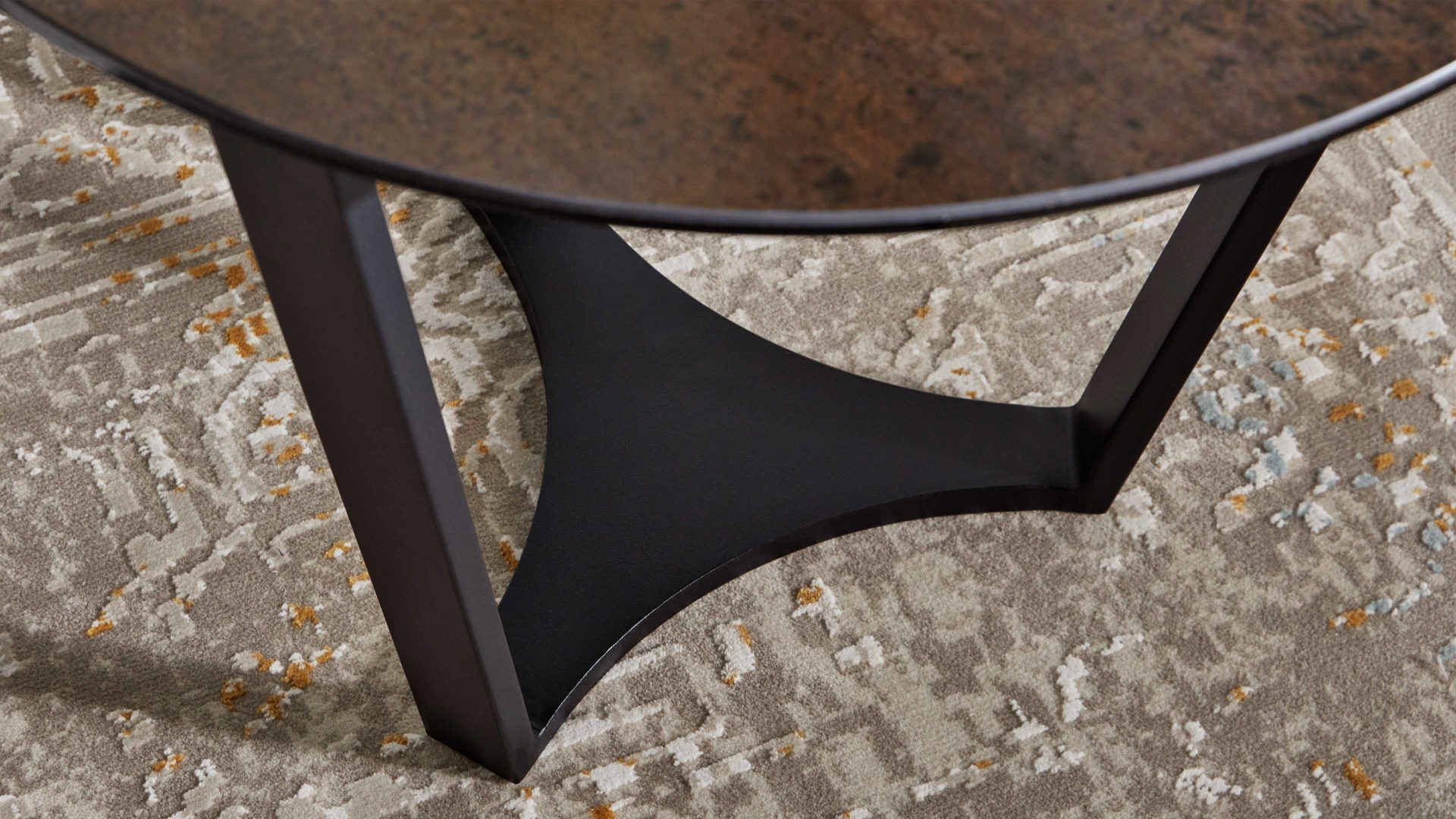 Beistelltisch Interliving aus Keramik in Dunkelbraun Interliving Couchtisch Serie 6208 - Beistelltisch ET175SD rostbraune Keramik & schwarzer Stahl - Durchmesser ca. 55 cm