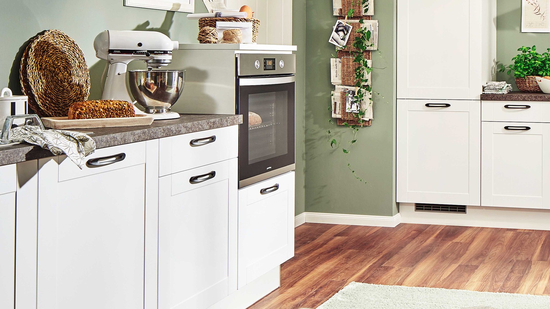 Einbauküche Pino aus Holz in Weiß pino Einbauküche inklusive Einbaugeräte Mattweiß - zweizeilig