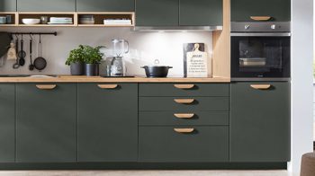 Einbauküche Nobilia® aus Holz in Dunkelgrün nobilia® Einbauküche Easytouch mit privileg Elektrogeräten Mineralgrün & Eiche Sierra - Länge ca. 390 cm