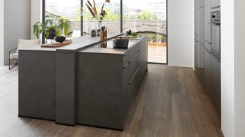 Einbauküche Nobilia® aus Holz in Dunkelgrau nobilia® Einbauküche Laser mit PROGRESS Elektrogeräten Vulkangrau & Schwarzglas - zweizeilig
