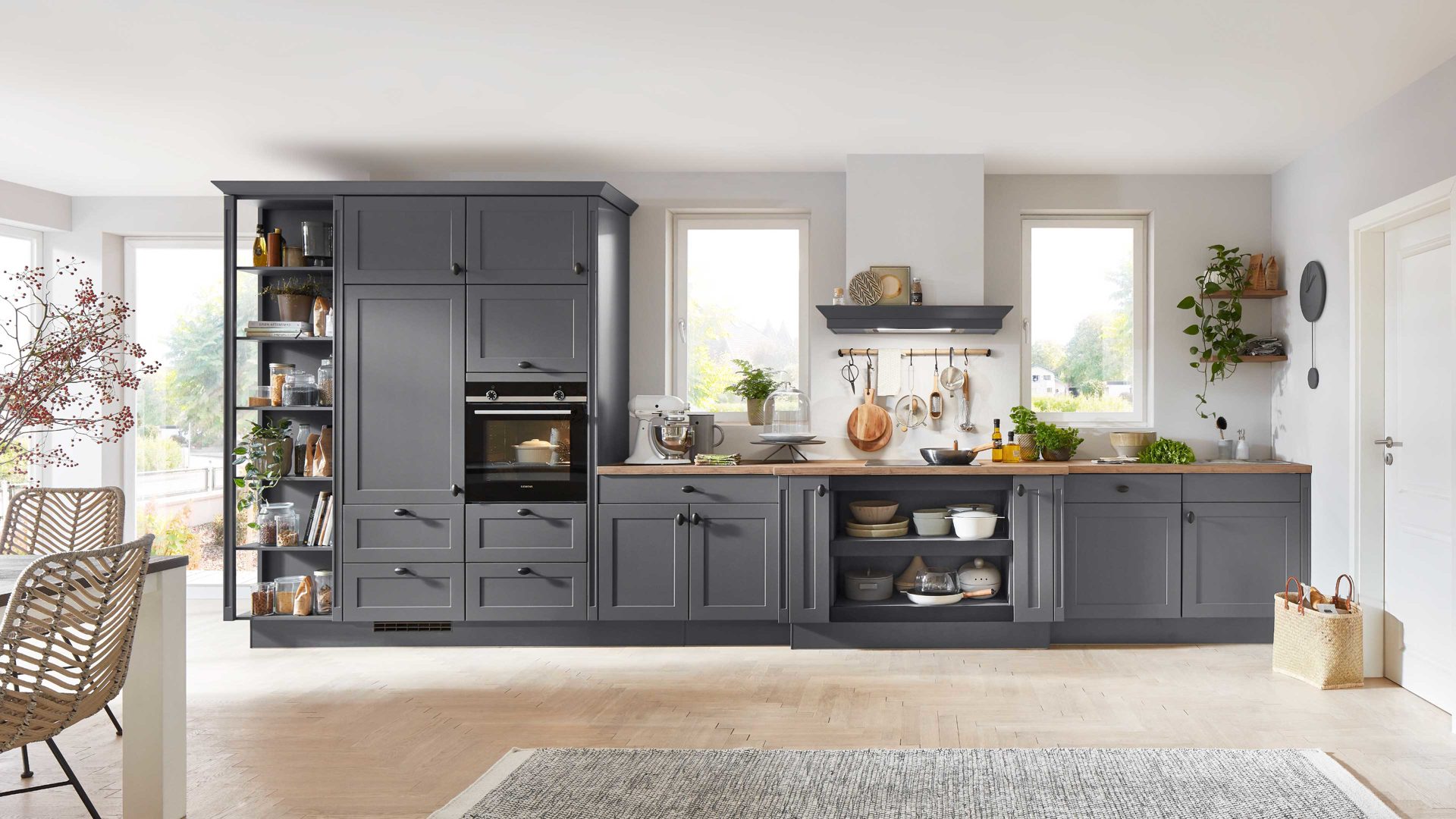 Einbauküche Nobilia® aus Holz in Dunkelgrau nobilia® Einbauküche Nordic mit SIEMENS Elektrogeräten Schiefergrau & Taxus - Länge ca. 539 cm