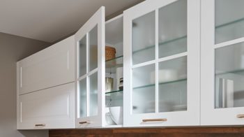 Einbauküche Nobilia® aus Holz in Weiß nobilia® Einbauküche Sylt mit AEG Elektrogeräten Alpinweiß & Balkeneiche - Stellfläche ca. 320 x 310 cm