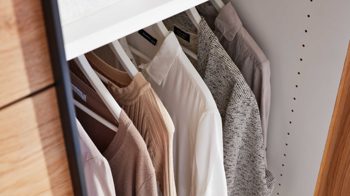 Kleiderschrank Interliving aus Holz in Grau Interliving Schlafzimmer Serie 1024 – Schwebetürenschrank 983364 Design 28,  Taupe & Balkeneiche - zwei Türen, Breite ca. 331 cm