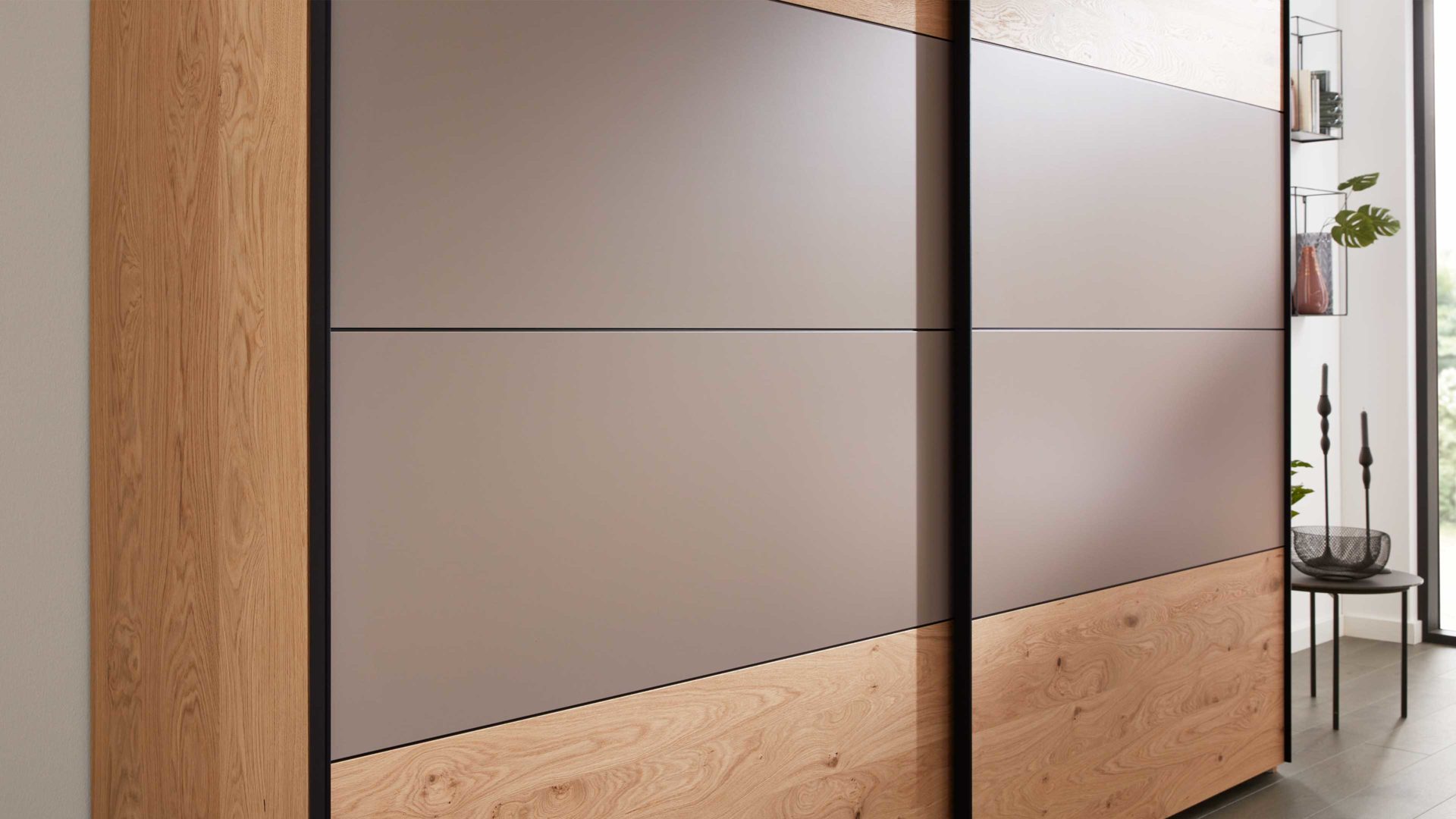 Kleiderschrank Interliving aus Holz in Grau Interliving Schlafzimmer Serie 1024 – Schwebetürenschrank 982744 Design 25,  Taupe & Balkeneiche - zwei Türen, Breite ca. 271 cm
