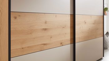 Kleiderschrank Interliving aus Holz in Beige Interliving Schlafzimmer Serie 1024 – Schwebetürenschrank 983006 Design 27,  Sand & Balkeneiche - zwei Türen, Breite ca. 301 cm