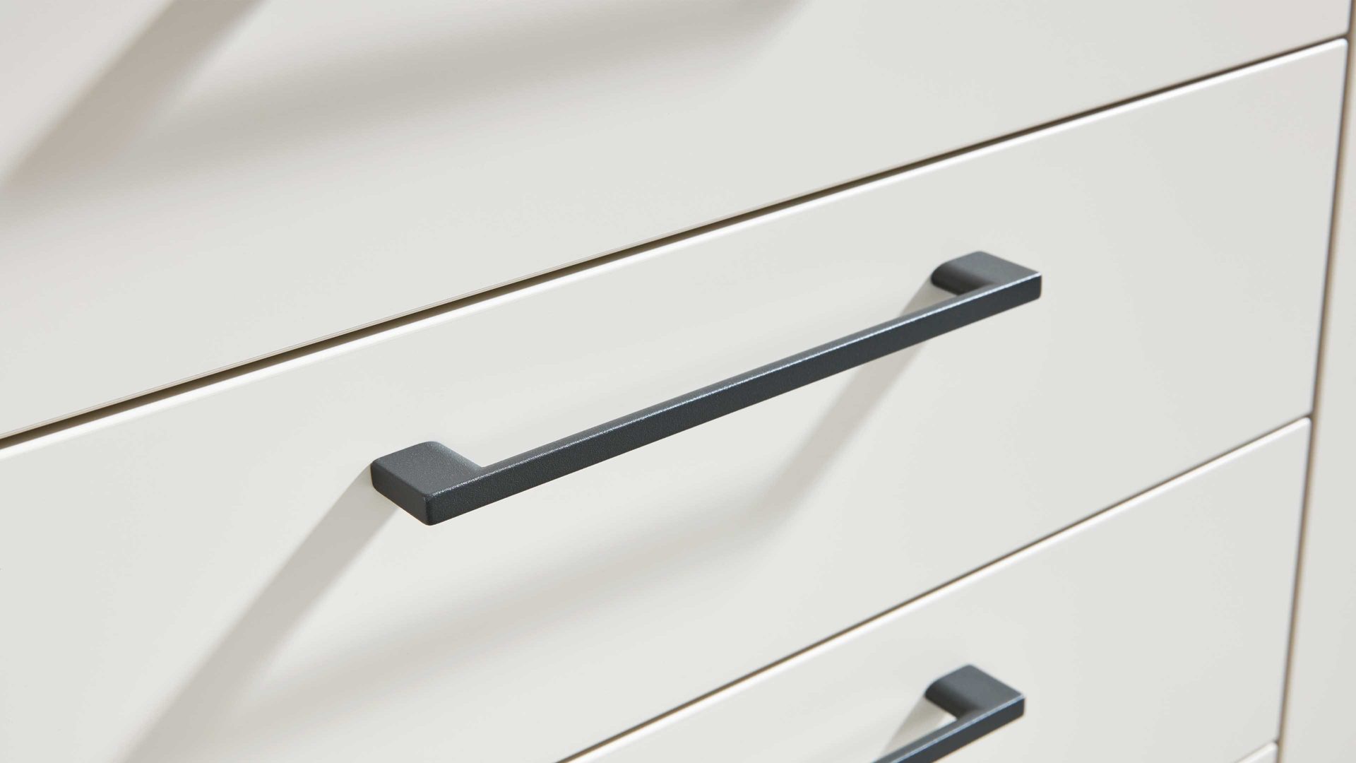 Kombikommode Interliving aus Holz in Beige Interliving Schlafzimmer Serie 1024 – Kombikommode rechts eine Tür, links fünf Schubladen - Sand & Balkeneiche, Breite ca. 120 cm