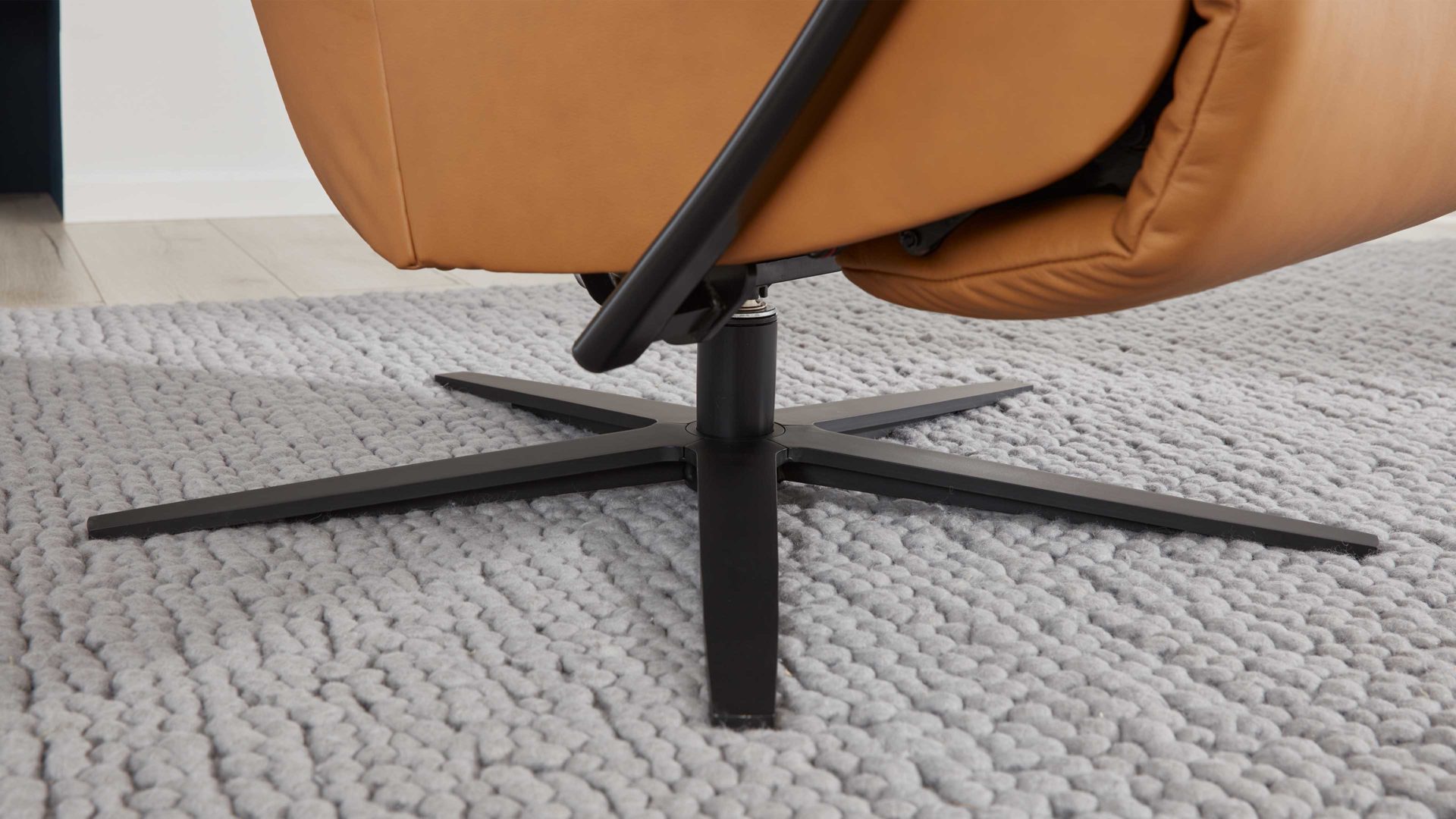 Relaxsessel modulmaster aus Leder in Orange Modulmaster MM-PN1062 - Relaxsessel 1DRF kurkumafarbenes Leder Torro & schwarzer Sternfuß AD4S