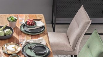 Polsterstuhl Standard furniture factory aus Stoff in Beige Polsterstuhl Bornholm sandfarbener Stoffbezug Lars 62 & schwarze Holzfüße