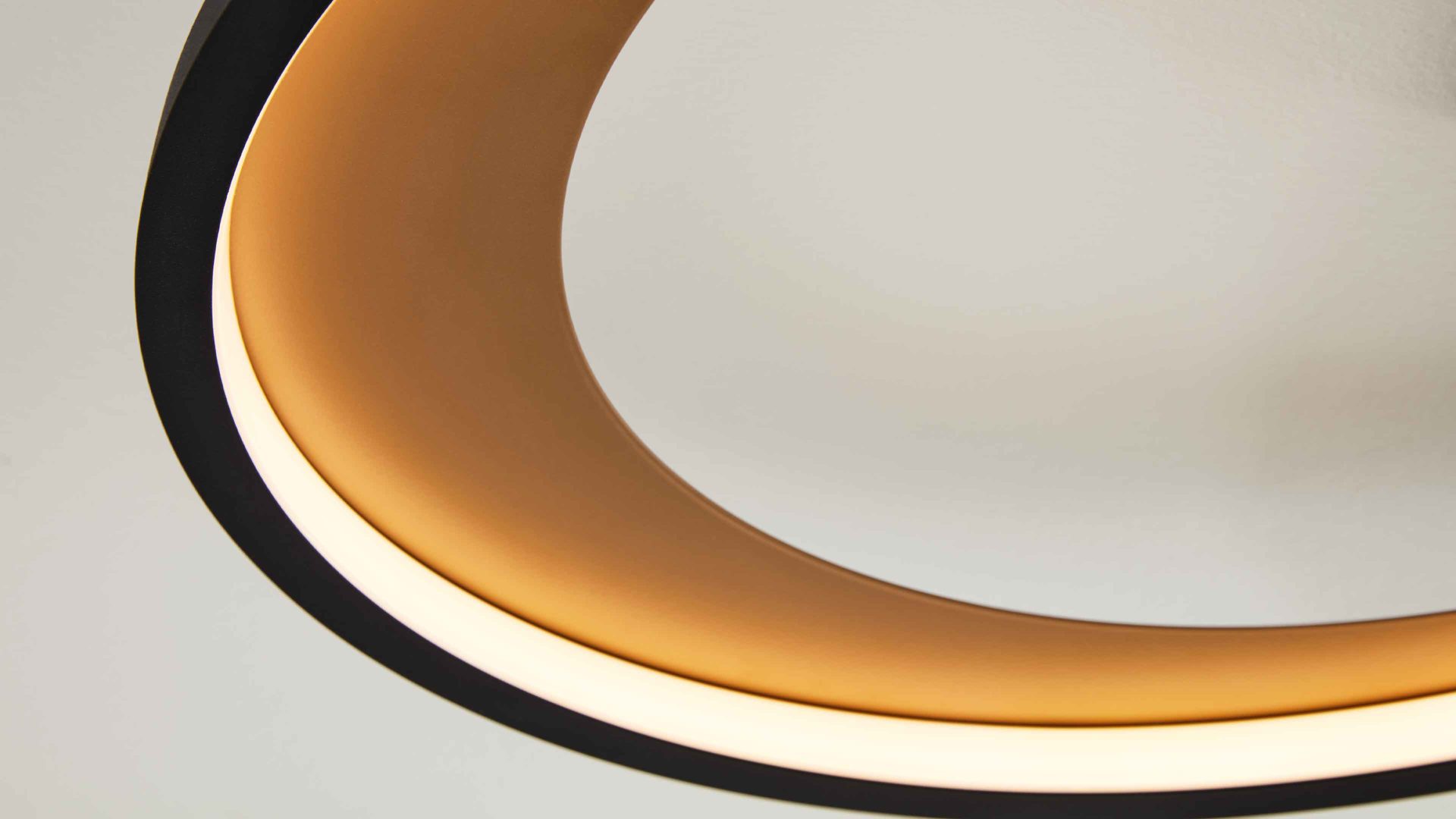 Deckenleuchte Interliving aus Metall in Schwarz Interliving Leuchten Serie 9337 - Deckenleuchte Mattschwarz & Gold – ca. 69 x 60 cm