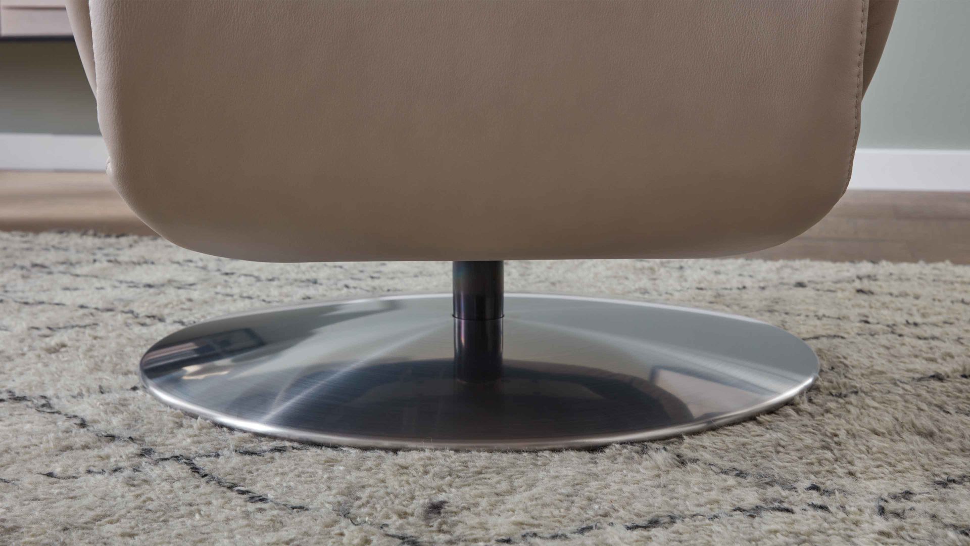 Relaxsessel comfortmaster besser sitzen, liegen, leben aus Leder in Hellgrau Comfortmaster CM-HU1157 - Relaxsessel B perlfarbenes LongLife-Leder Vivre & Tellerfuß - Ergonomie M