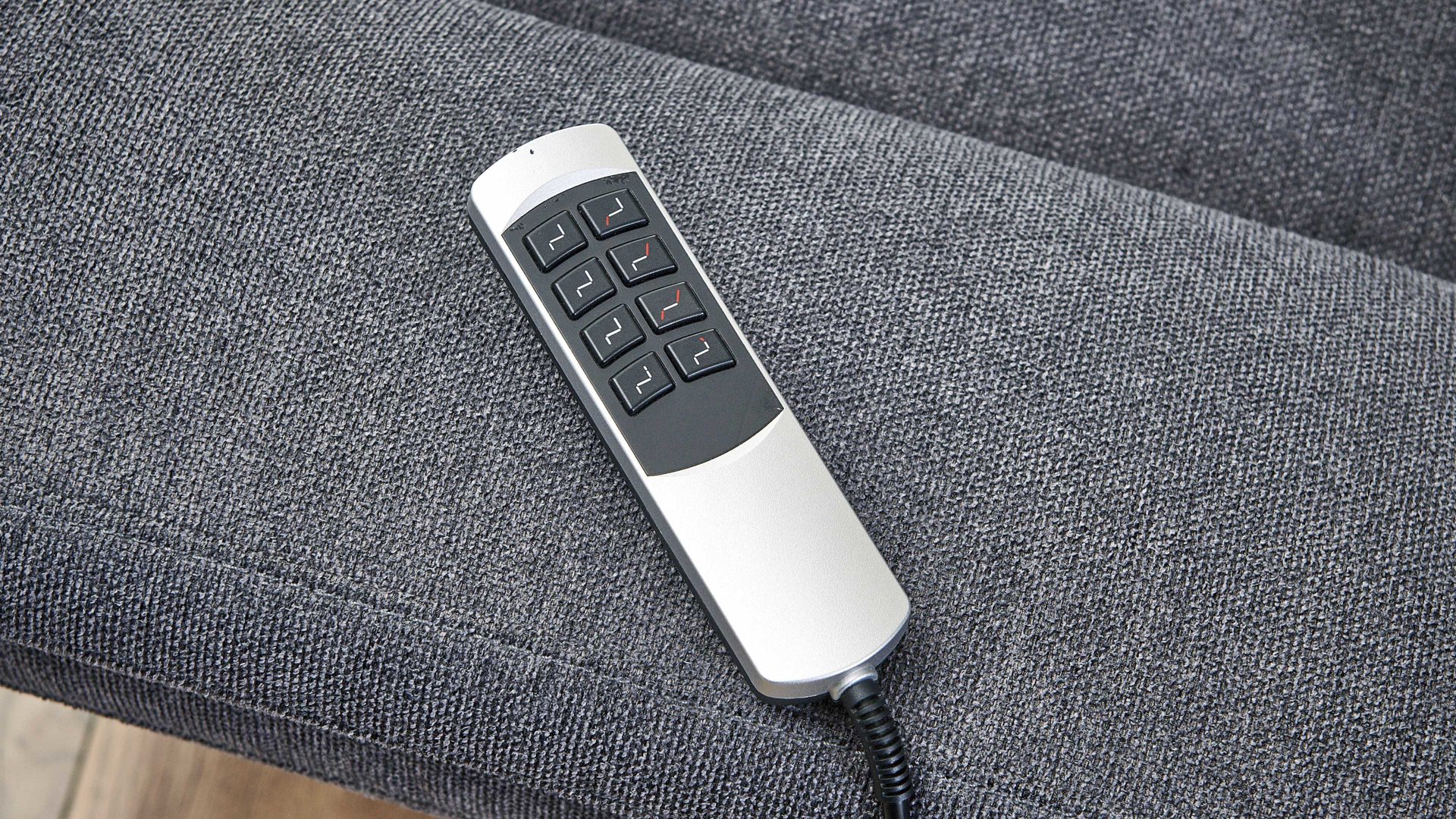 Dreisitzer OrthoSedis aus Stoff in Anthrazit Polsterprogramm OrthoSedis 4.0 - Rundsofa mit Funktionen anthrazitfarbener Stoffbezug Sofia clean - Länge ca. 235 cm