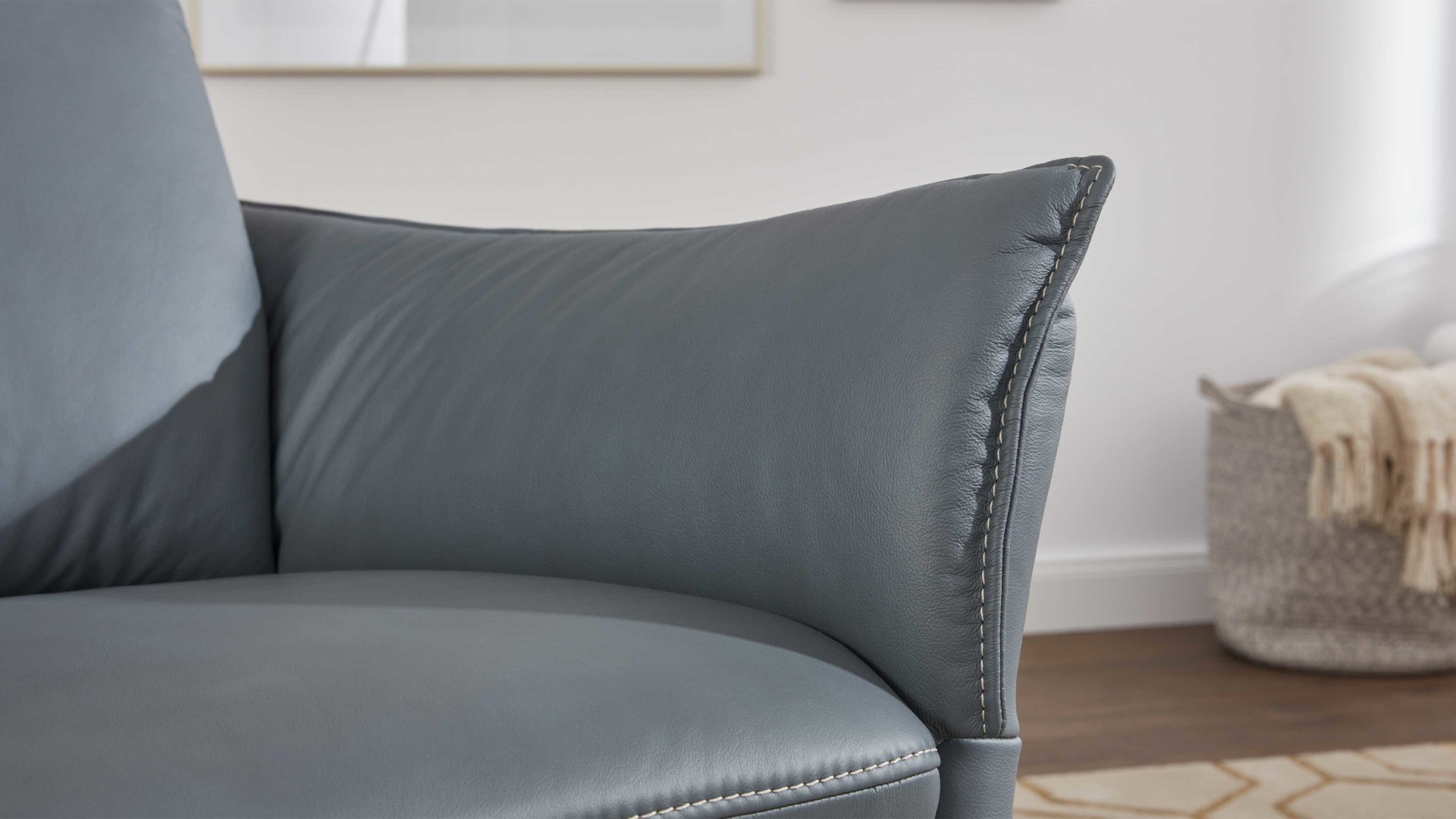 Relaxsessel comfortmaster besser sitzen, liegen, leben aus Leder in Hellblau Comfortmaster 7267 - Relaxsessel 24L44 manuell - seefarbenes LongLife-Leder & anthrazitfarbener Sternfuß