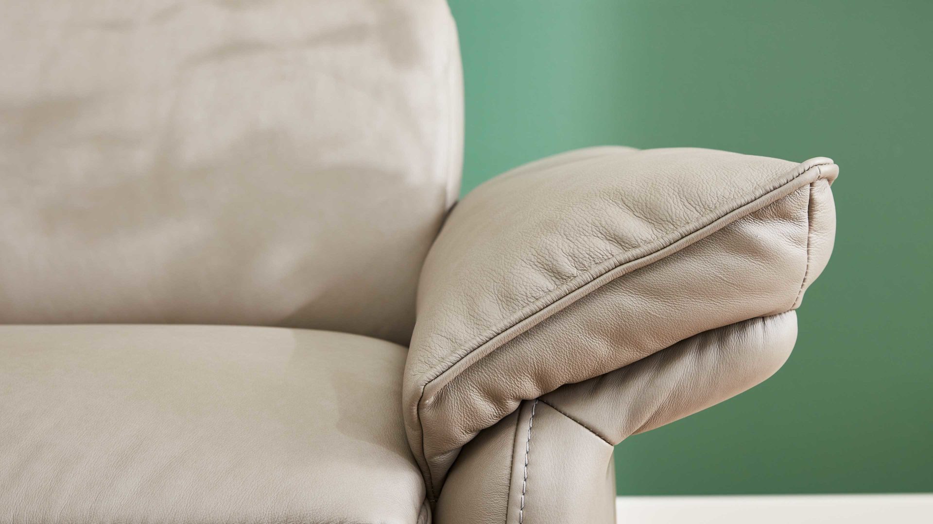 Dreisitzer comfortmaster besser sitzen, liegen, leben aus Leder in Beige Comfortmaster Spektra 1267 - Dreisitzer stahlfarbenes LongLife-Leder - Länge ca. 223 cm