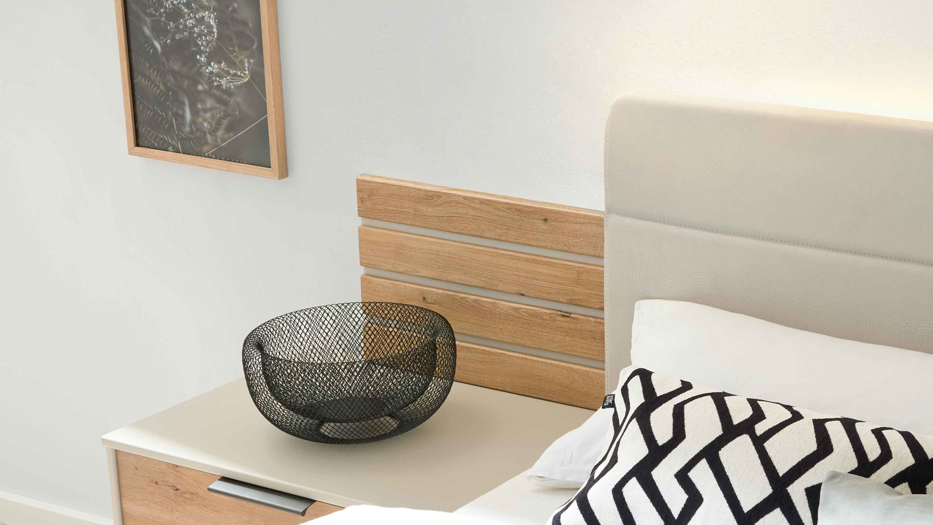 Paneel Interliving aus Holz in Holzfarben Interliving Schlafzimmer Serie 1026 – Paneel-Set Eiche bianco - zweiteilig