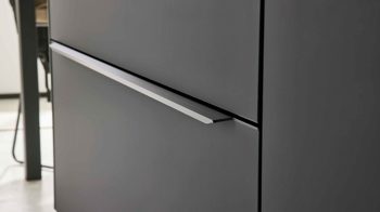 Einbauküche Interliving aus Holz in Schwarz Interliving Küche Serie 3104 mit AEG Einbaugeräten Mattschwarz – zweizeilig