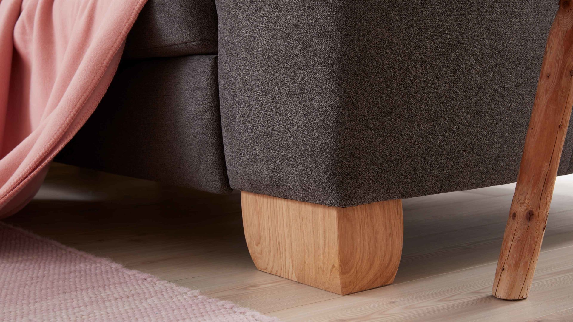 Funktionshocker modulmaster aus Stoff in Grau Modulmaster MM-PP1058 - XXL-Funktionshocker schieferfarbene Mikro-Chenille Charly & Wildeiche – ca. 130 x 65 cm