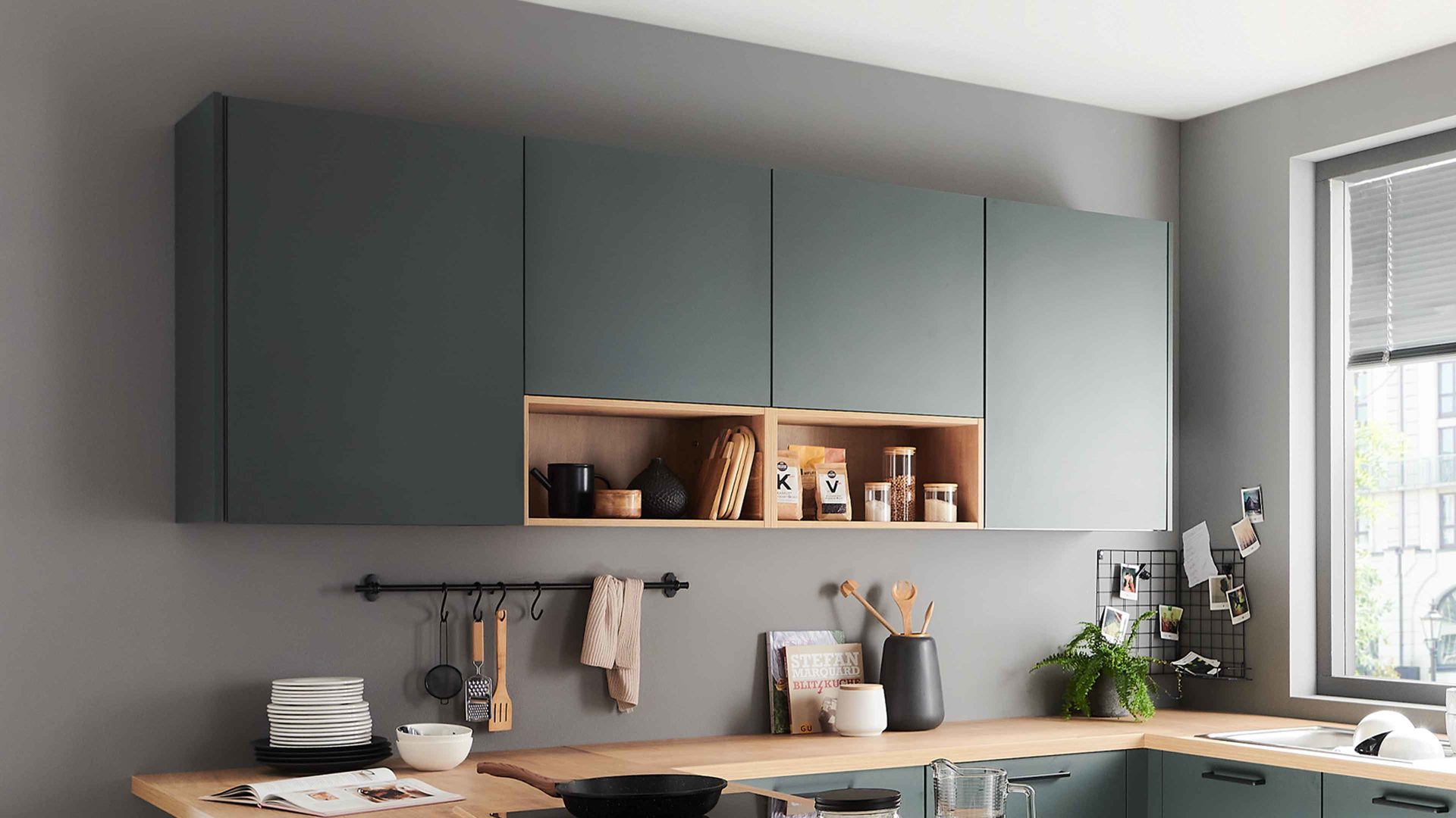 Einbauküche Nolte® küchen aus Holz in Dunkelgrün nolte® Einbauküche Manhattan mit Constructa Einbaugeräten Black Green & Chalet Eiche – Stellfläche ca. 285 x 308 cm