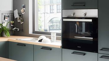 Einbauküche Nolte® küchen aus Holz in Dunkelgrün nolte® Einbauküche Manhattan mit Constructa Einbaugeräten Black Green & Chalet Eiche – Stellfläche ca. 285 x 308 cm