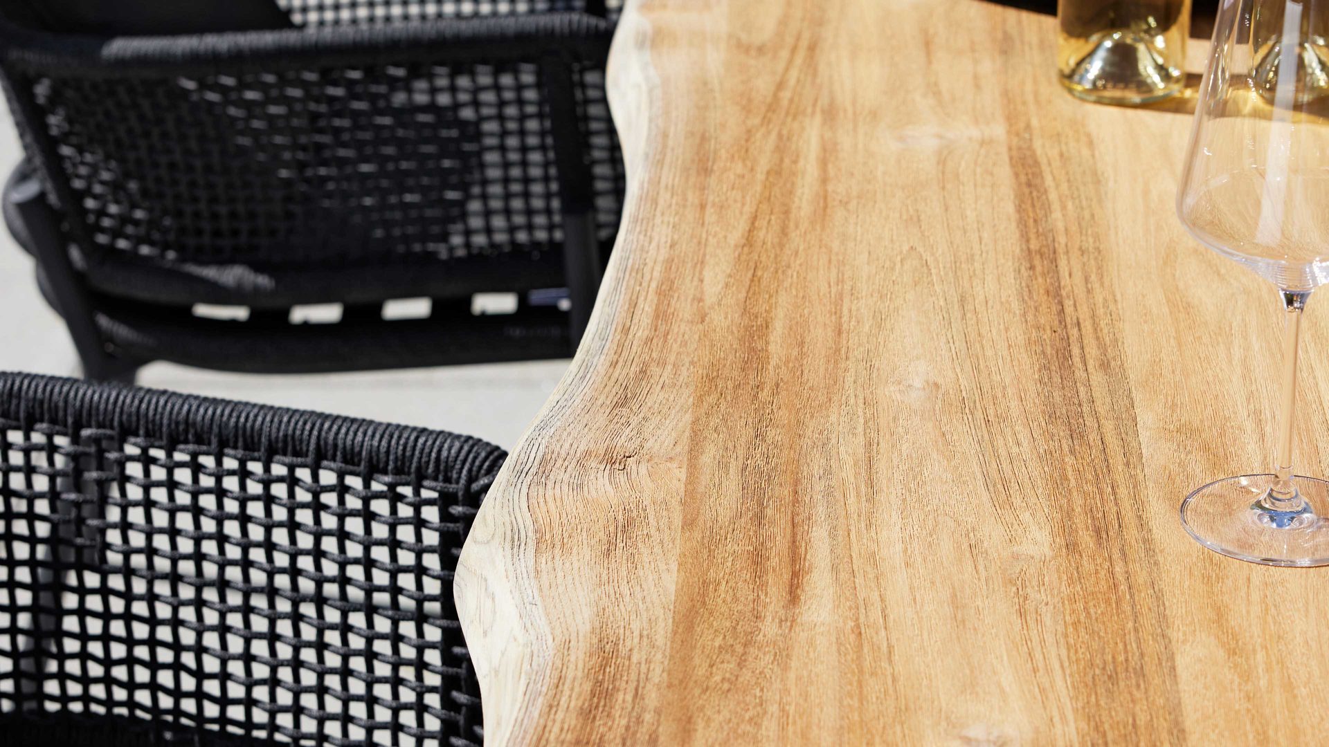 Gartentisch Interliving aus Holz in Holzfarben Interliving Gartenmöbel Serie 7002 – Tisch Teakholz & Aluminium - ca. 220 x 95 cm