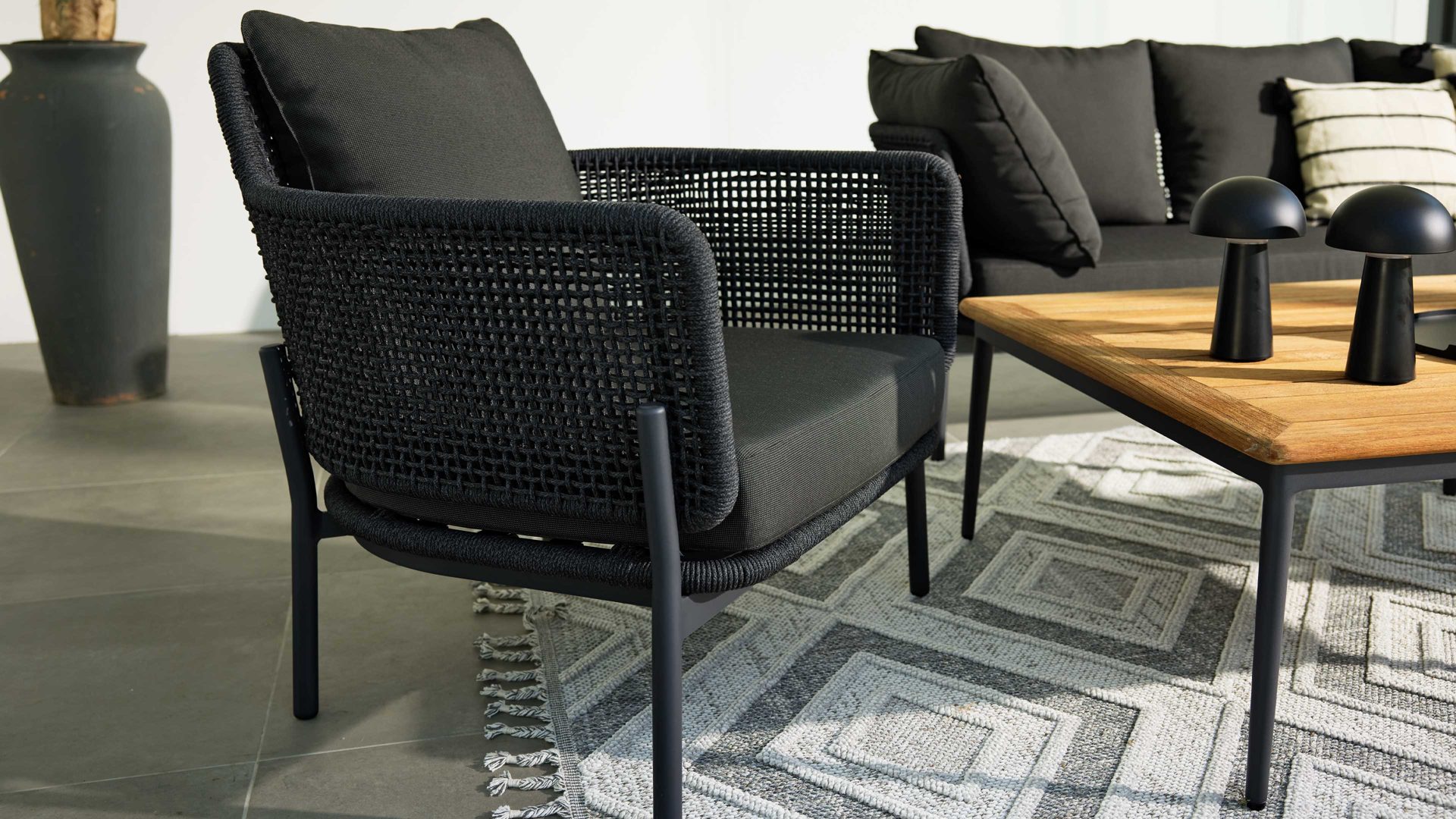 Gartenstuhl /-sessel Interliving aus Kunstfaser in Dunkelgrau Interliving Gartenmöbel Serie 7005 - Sessel G759 graues Kordelgeflecht & dunkelgrauer Olefinbezug