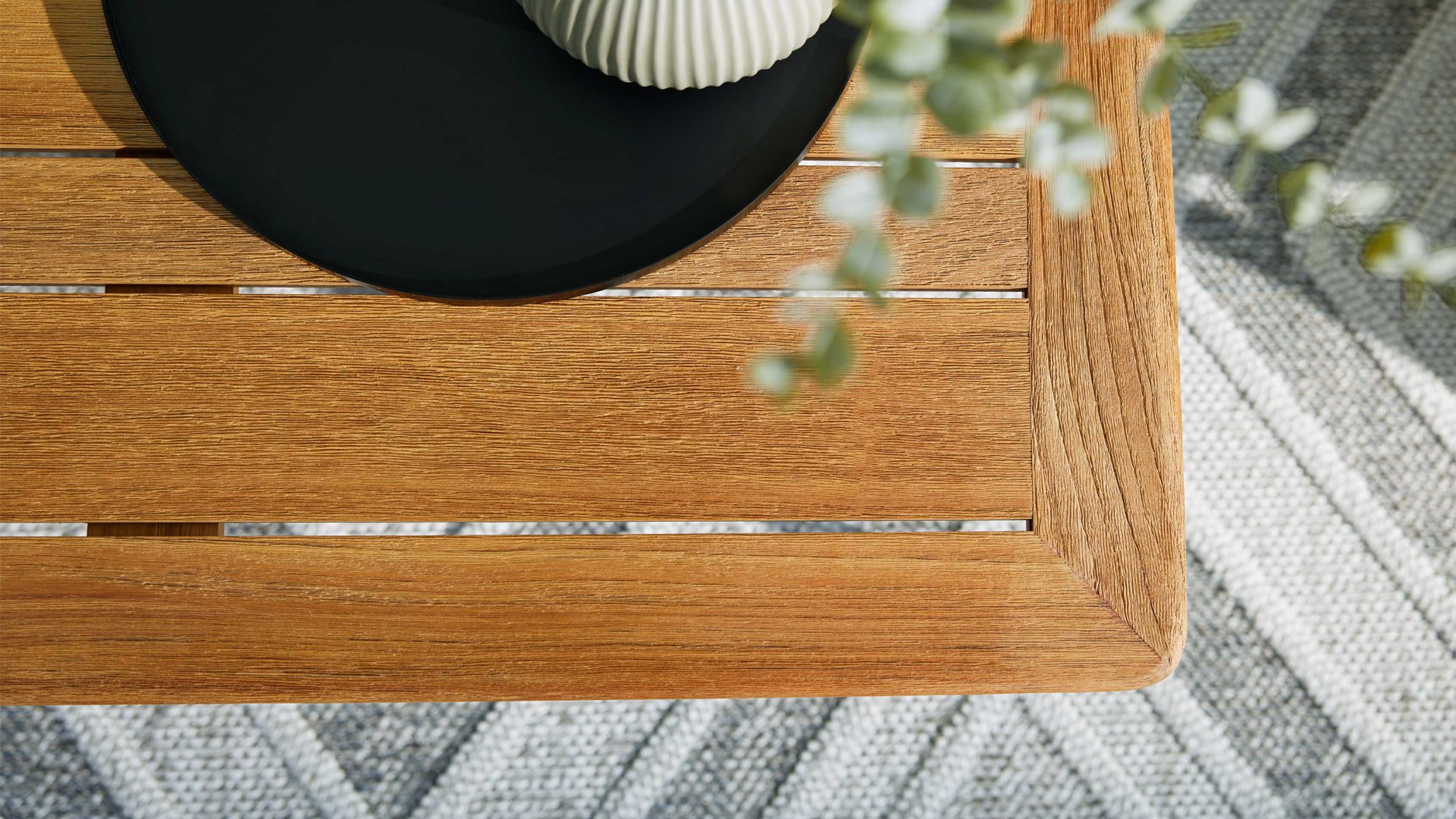 Gartentisch Interliving aus Holz in Holzfarben Interliving Gartenmöbel Serie 7005 – Lounge-Tisch G700 Teakholz & Aluminium - 89 x 89 cm