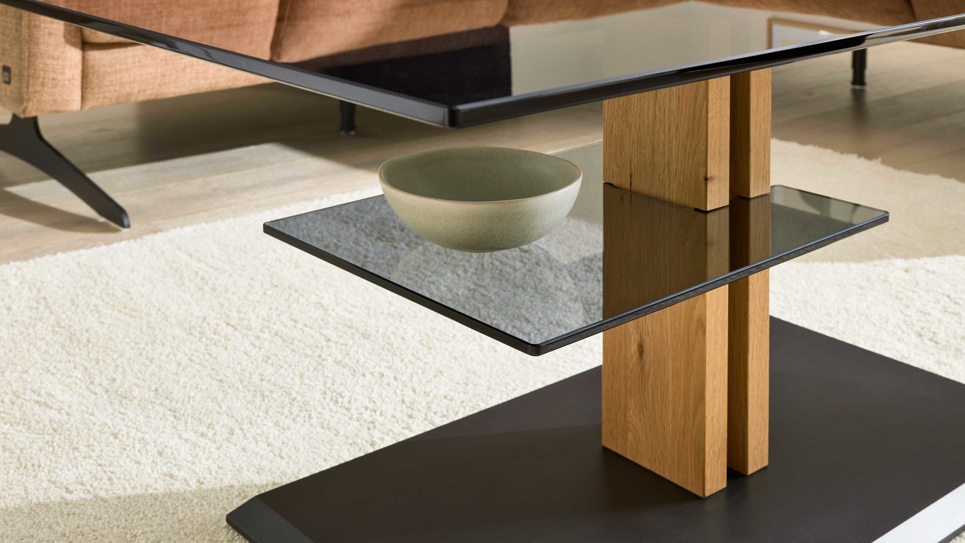 Couchtisch Interliving aus Glas in Dunkelgrau Interliving Couchtisch Serie 6212 - Couchtisch GPA-EBI graues Parsolglas & Wildeiche - ca. 100 x 60 cm