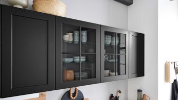 Einbauküche WERT KÜCHE® aus Holz in Schwarz WERT KÜCHE® Vivien mit SIEMENS Einbaugeräten Lavaschwarz Satin & Wildeiche natur - zweizeilig