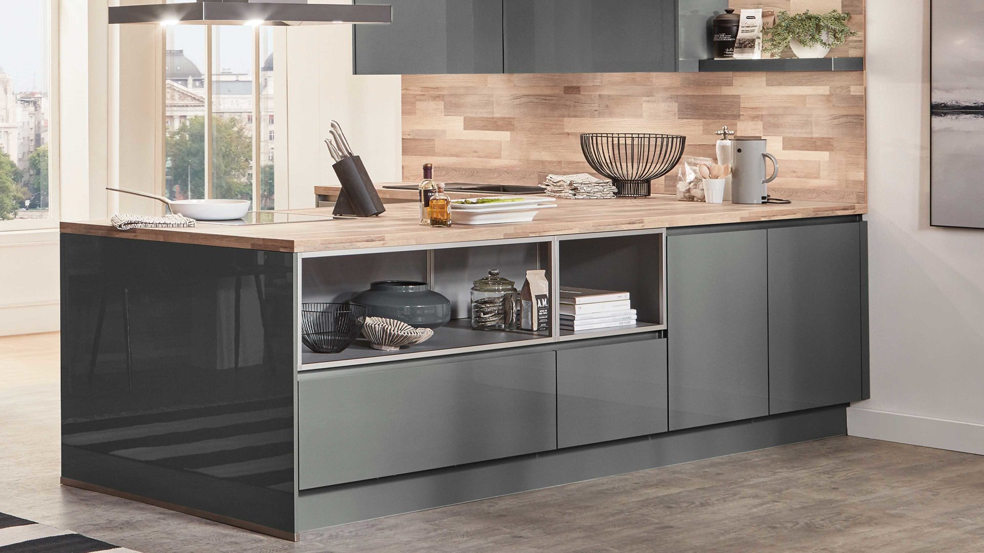 Einbauküche Nobilia® aus Holz in Dunkelgrau nobilia® Einbauküche Flash mit AEG Einbaugeräten Schiefergrau & Mixwood – zweizeilig