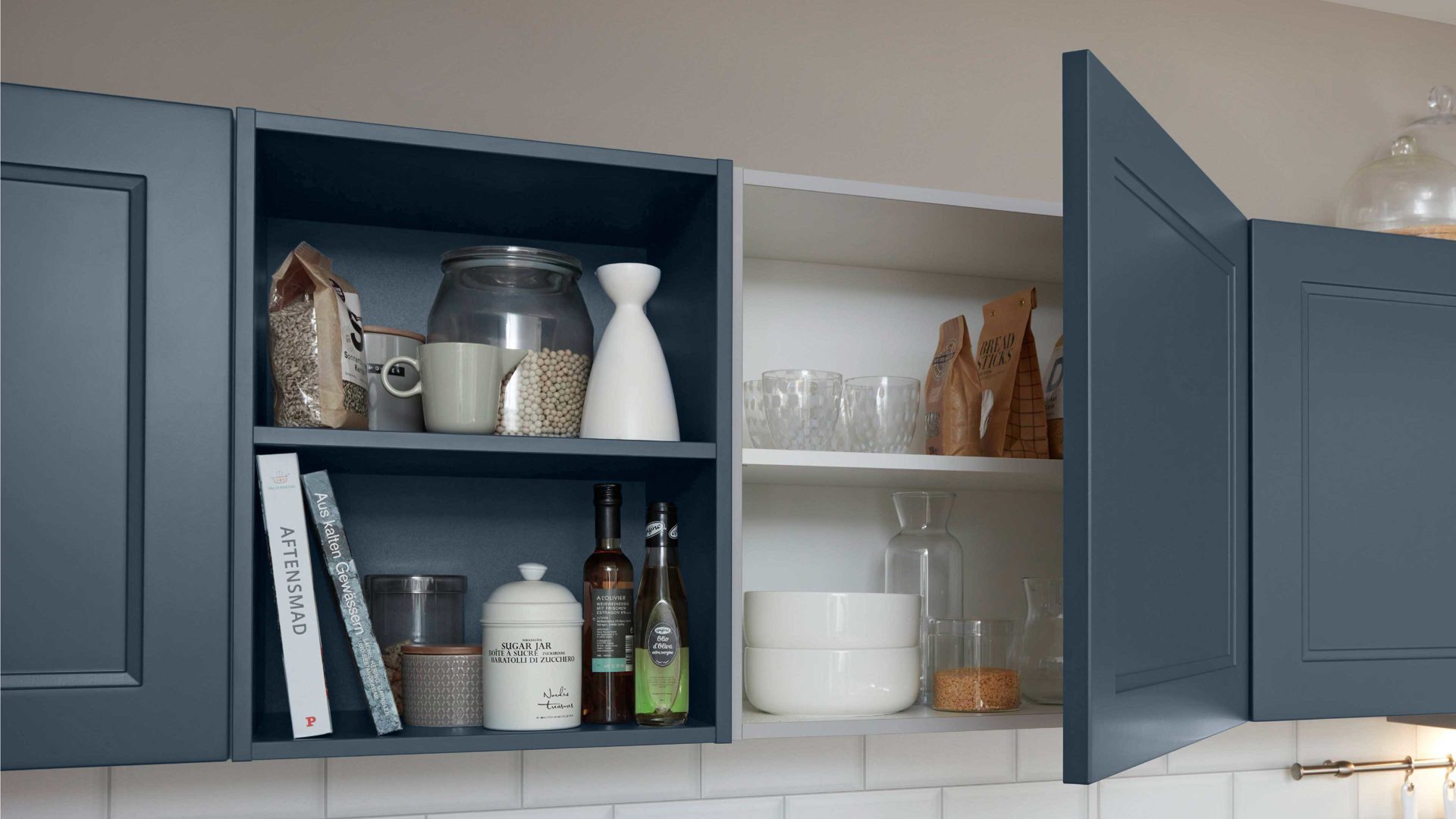 Einbauküche Nobilia® aus Holz in Blau nobilia® Einbauküche Cascada mit AEG Einbaugeräten Fjordblau & Steingrau - zweizeilig