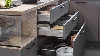 Einbauküche Nobilia® aus Holz in Dunkelgrau nobilia® Einbauküche Touch mit Einbaugeräten Schiefergrau & Eiche Bergamo - Stellfläche ca. 309 x 308 cm