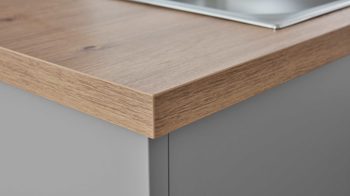 Einbauküche WERT KÜCHE® aus Holz in Dunkelgrau WERT KÜCHE® Nora mit SIEMENS Einbaugeräten Achatgrau & Wildeiche - zweizeilig