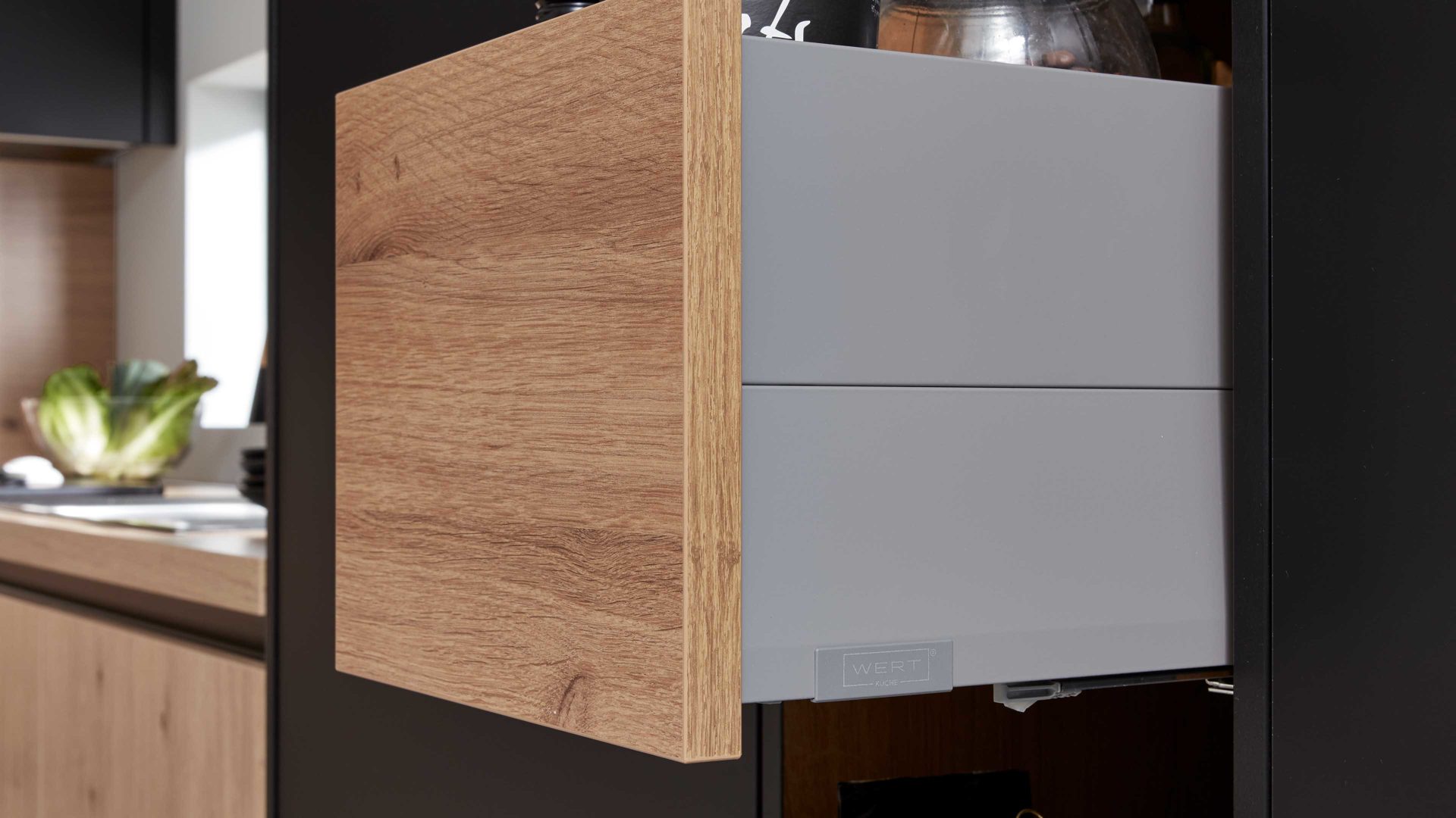 Einbauküche WERT KÜCHE® aus Holz in Schwarz WERT KÜCHE® Barbara mit privileg Einbaugeräten Wildeiche & Onyxschwarz – Stellfläche ca. 247 x 400 cm