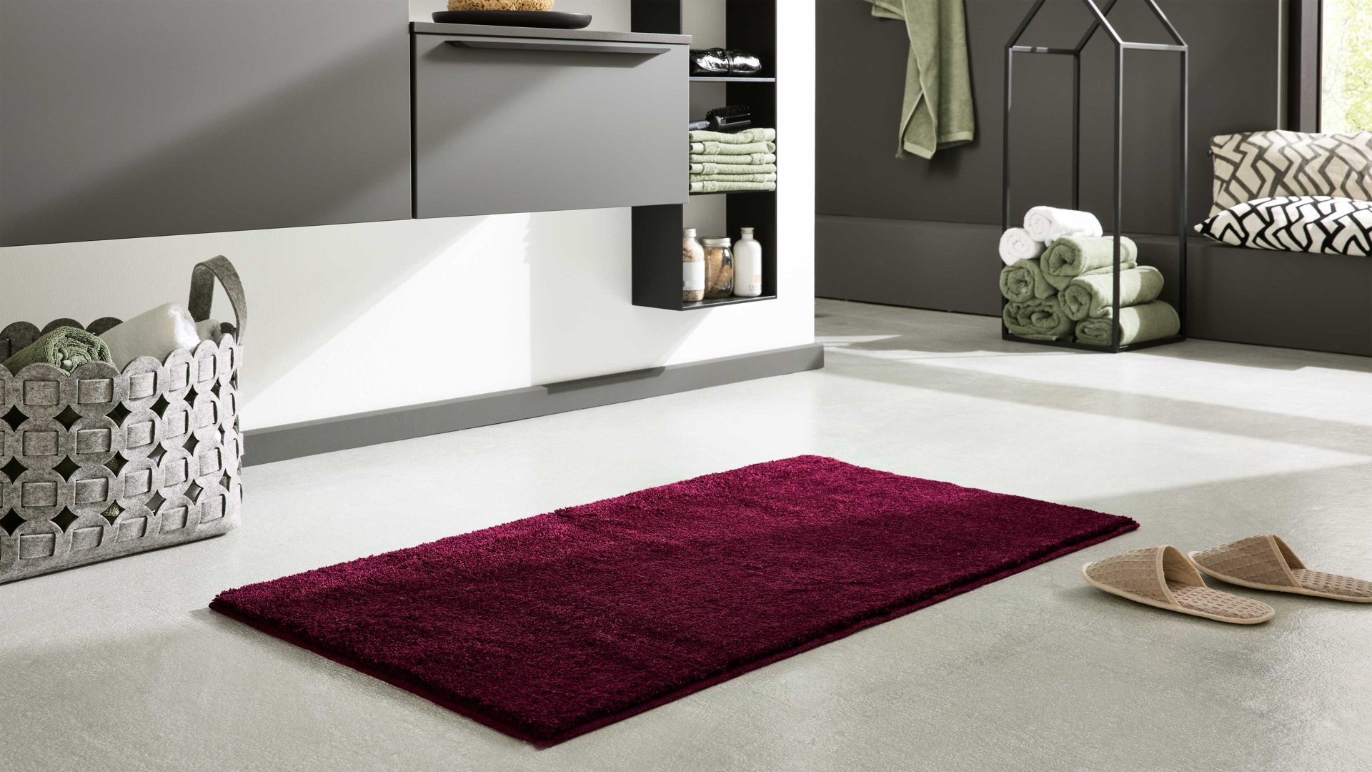 Badematte / Badeteppich Interliving aus Kunstfaser in Dunkelrot Interliving Badteppich Serie 9112 Beere - ca. 60 x 90 cm