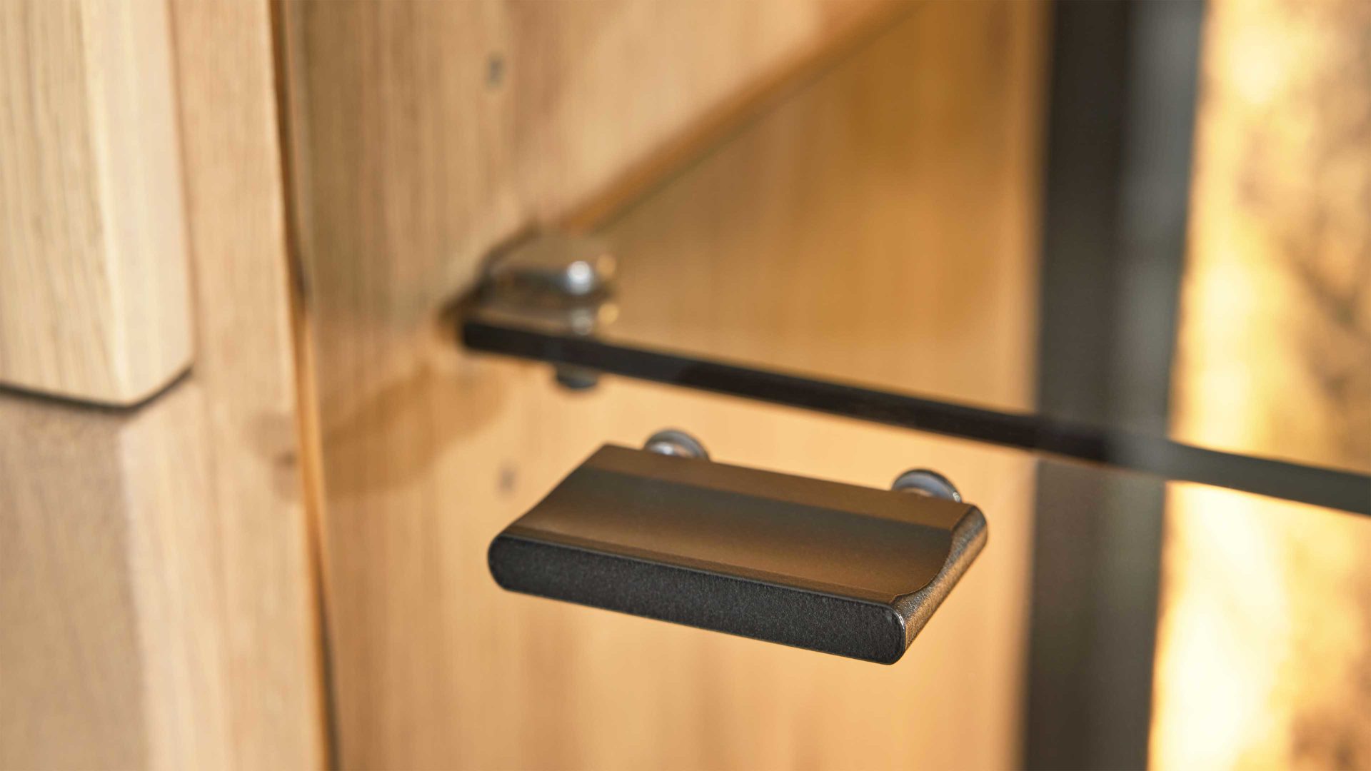 Wohnwand Interliving aus Holz in Holzfarben Interliving Wohnzimmer Serie 2025 - Wohnwand 84 Wildeiche, Anthrazit & Kork - dreiteilig, Breite ca. 265 cm