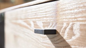 Lowboard Interliving aus Holz in Holzfarben Interliving Wohnzimmer Serie 2025 - Lowboard 32 Wildeiche, Anthrazit & Kork - Breite ca. 195 cm