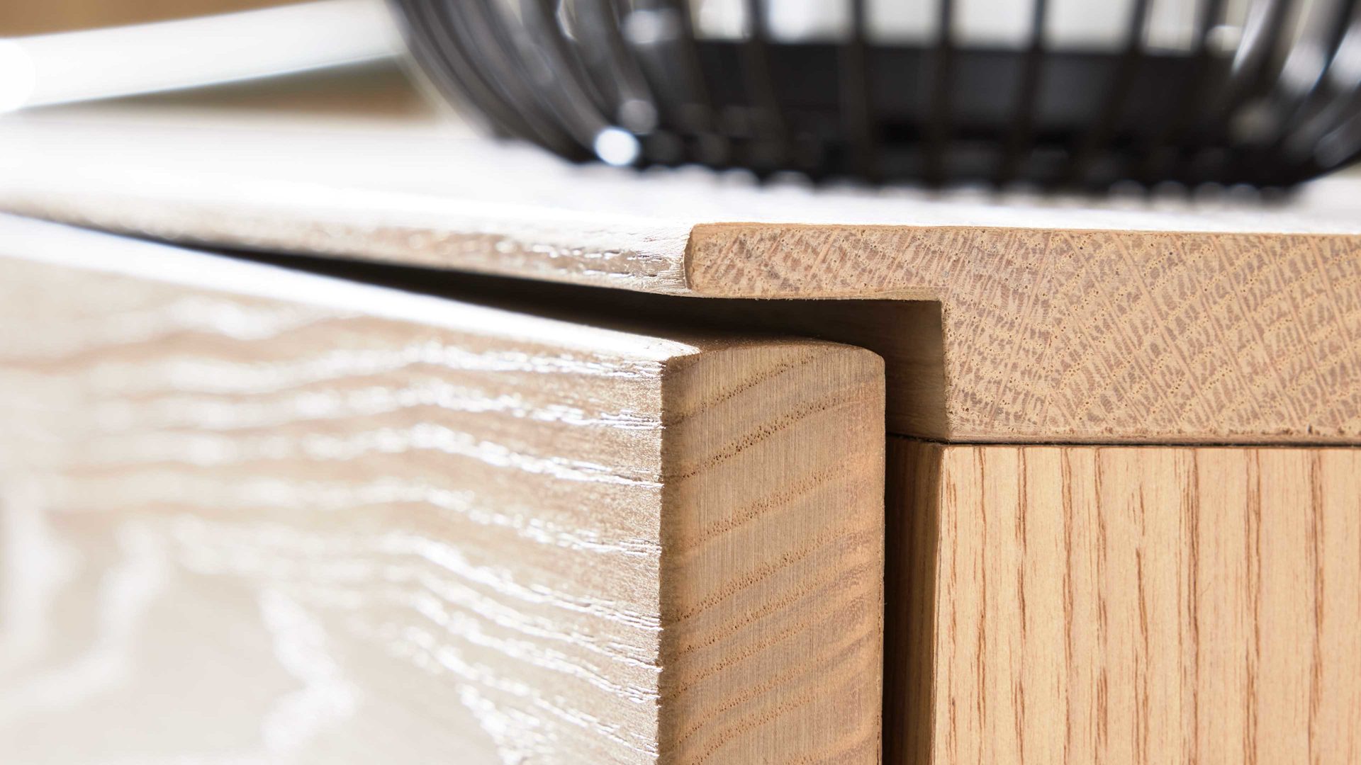 Wohnwand Interliving aus Holz in Holzfarben Interliving Wohnzimmer Serie 2025 - Wohnwand 82 Wildeiche, Anthrazit & Kork - vierteilig, Breite ca. 325 cm