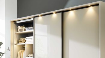 Passepartout Interliving aus Holz in Hellgrau Interliving Kleiderschrank Serie 1205 – Passepartoutrahmen 723 Champagner - für ca. 300 cm Breite