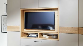 Kleiderschrank Interliving aus Holz in Grau Interliving Kleiderschrank Serie 1207 – Eckschrank Taupe & Balkeneiche - Stellfläche ca. 293 x 252 cm