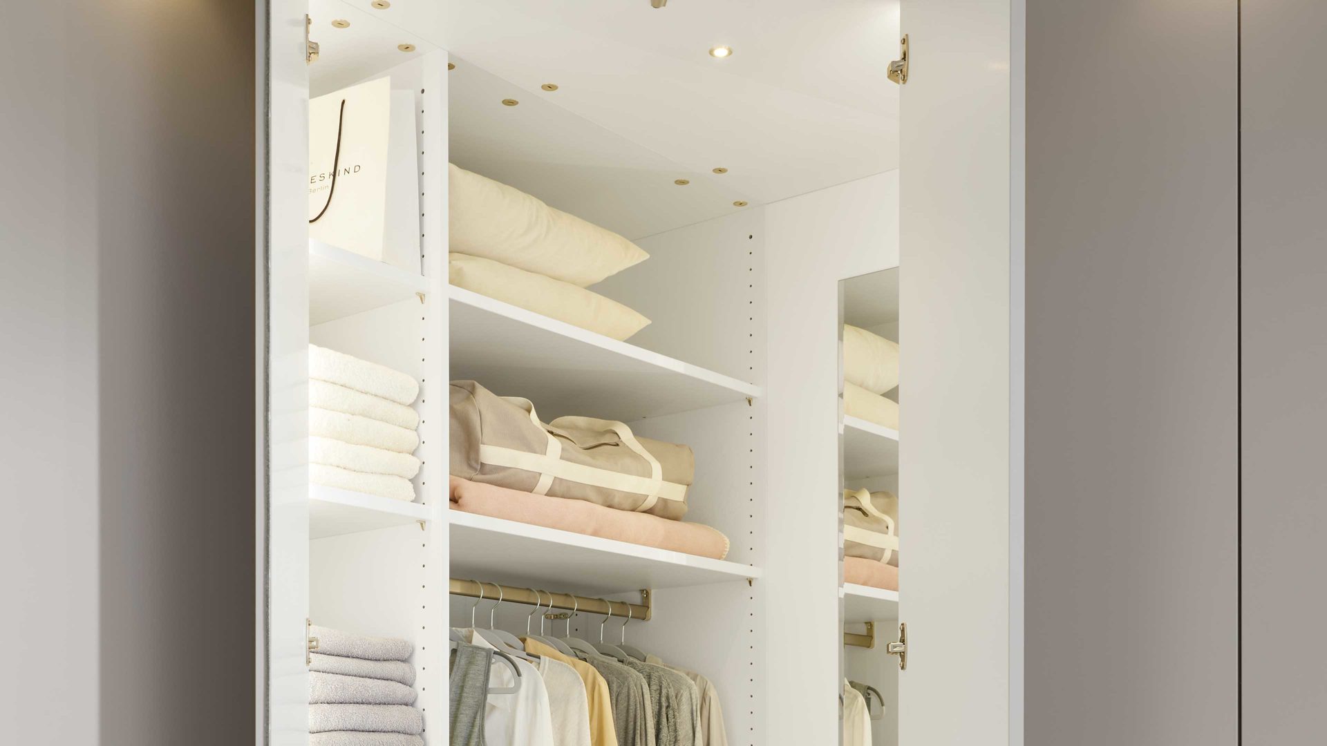 Kleiderschrank Interliving aus Holz in Grau Interliving Kleiderschrank Serie 1207 – Eckschrank Taupe & Balkeneiche - Stellfläche ca. 293 x 252 cm